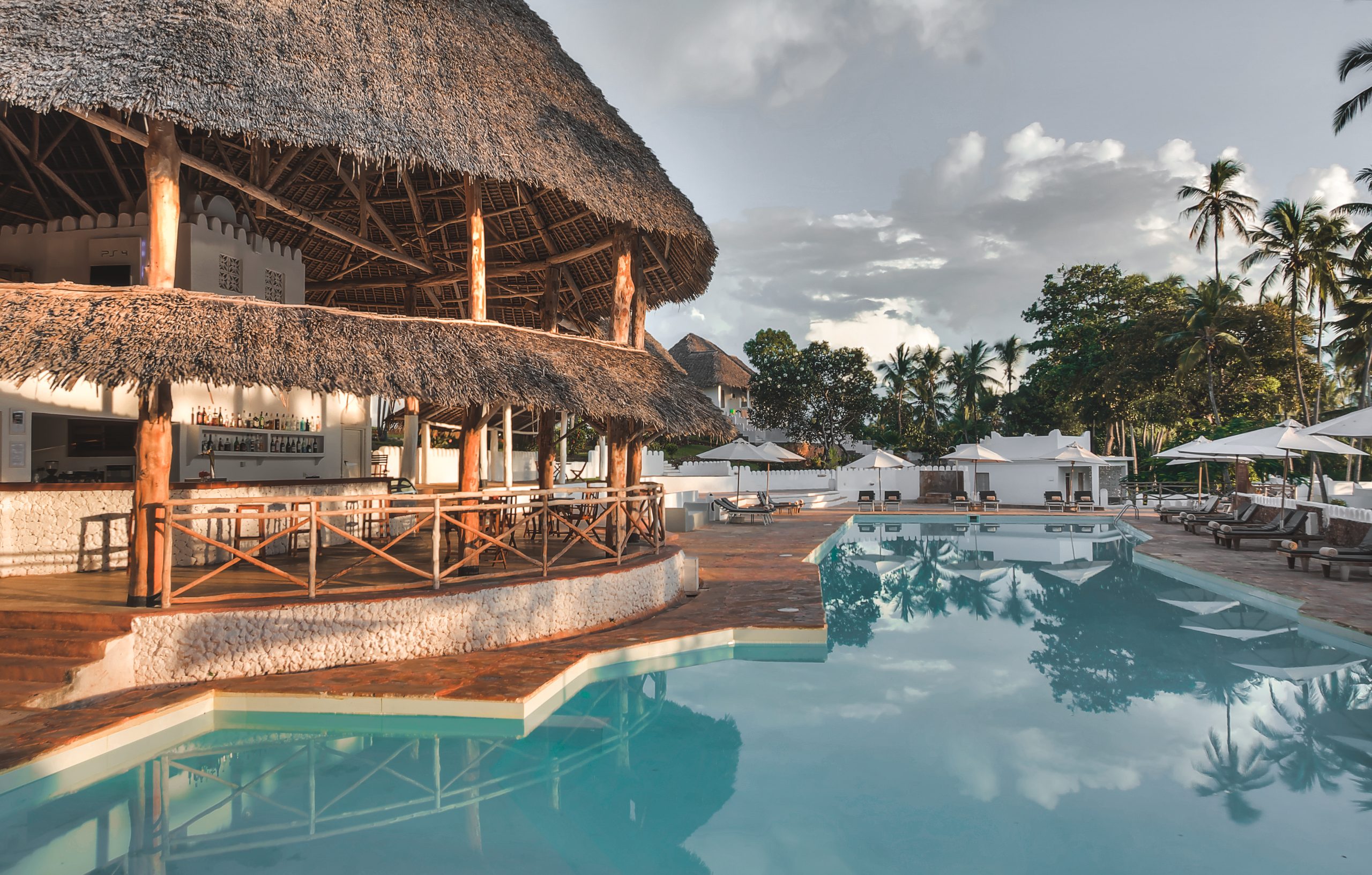 ana_diamonds_mapenzi_hotelier_juni_2024_Mapenzi - Hibiscus Pool Bar 001